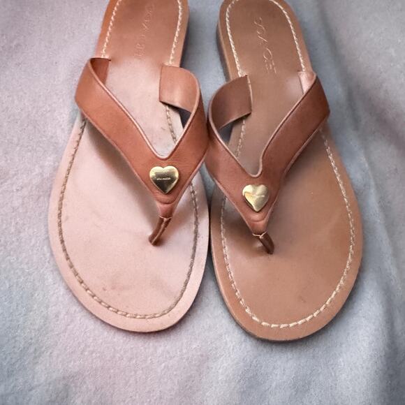Coach Sandals Womens Size 7.5 Tan Brown Leather Thong Flip Flop Heart Logo - Picture 1 of 11